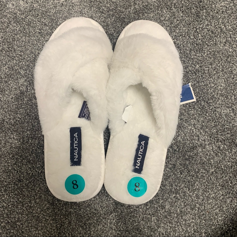 Nautica white fuzzy slippers